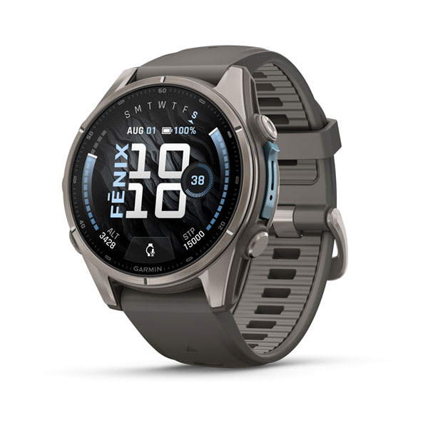 Garmin fēnix 9 43 mm Titanium — FENIX 9 43MM TITANIUM - PEBBLE GRAY BAND; foto oficial Garmin; SKU 010-04761-10