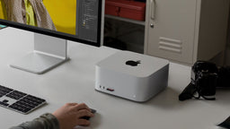 Apple Mac Studio em mesa de trabalho